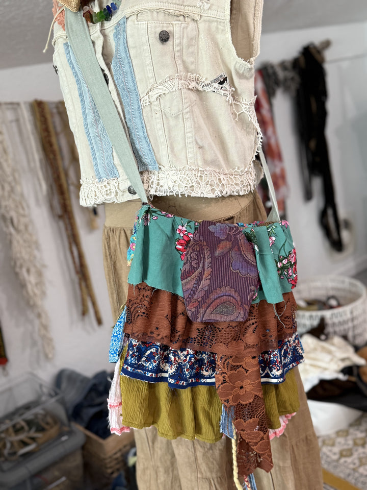 Lace Ruffle Shoulder Bag